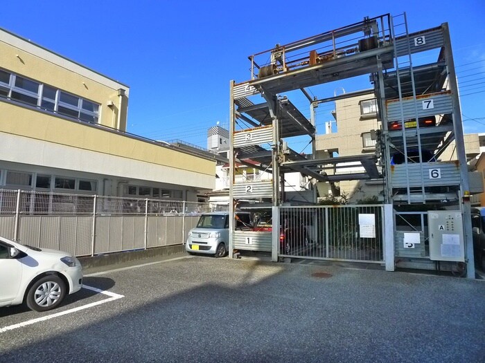 物件外観写真4　(駐車場)