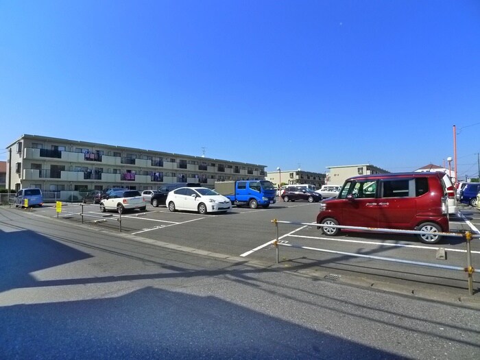 物件外観写真2　(駐車場)