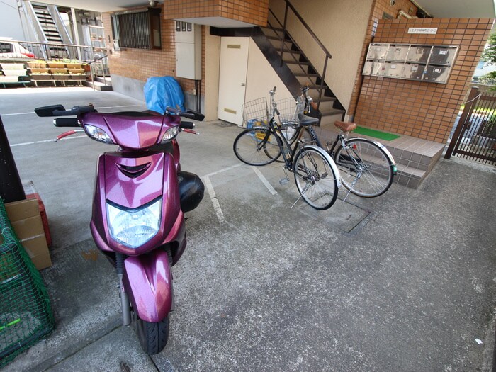 物件外観写真6　(駐輪場)