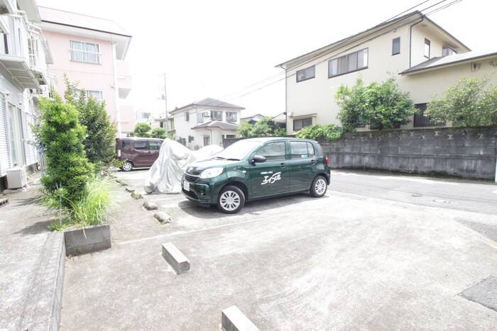 物件外観写真6　(駐車場)