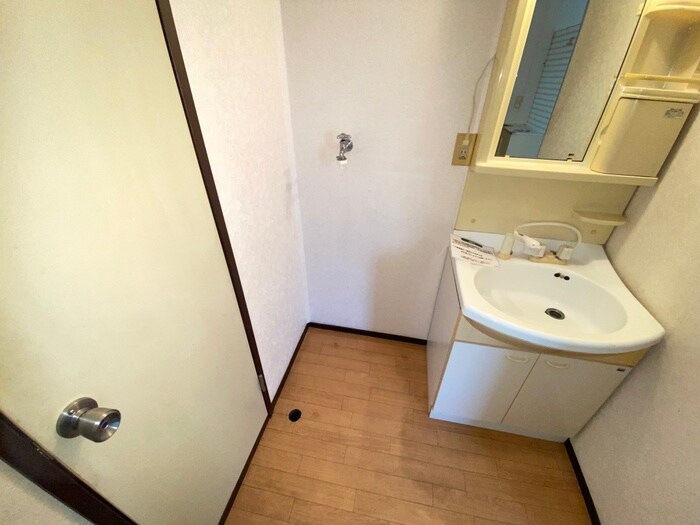 物件内観写真10　(洗濯機置場)