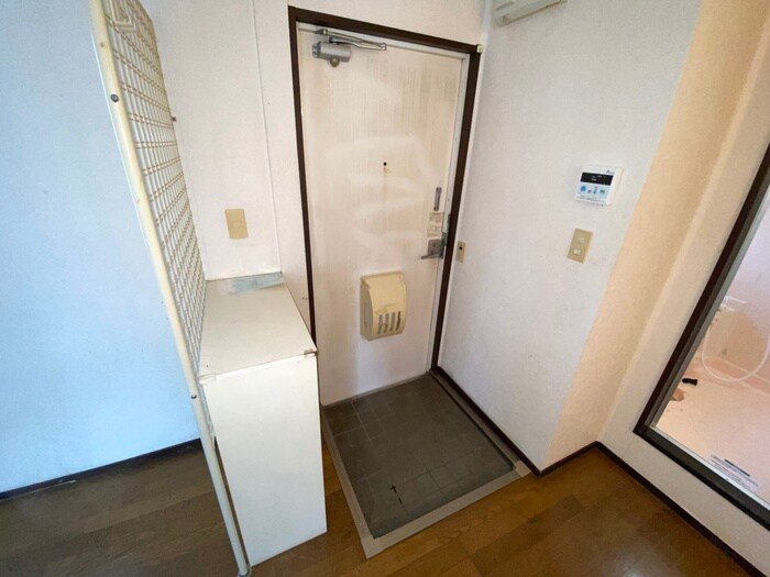 物件内観写真16　(玄関)
