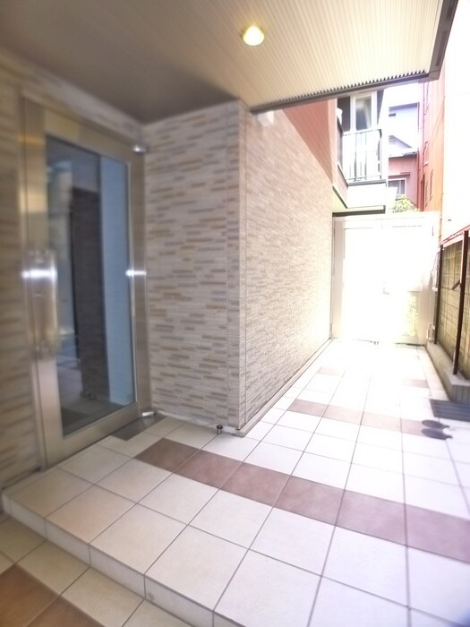物件外観写真5　(エントランス部分)