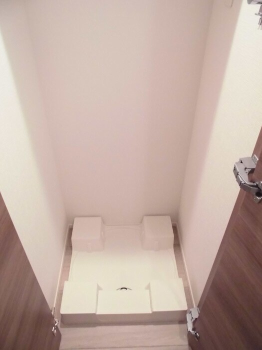 物件内観写真14　(洗濯機置場)