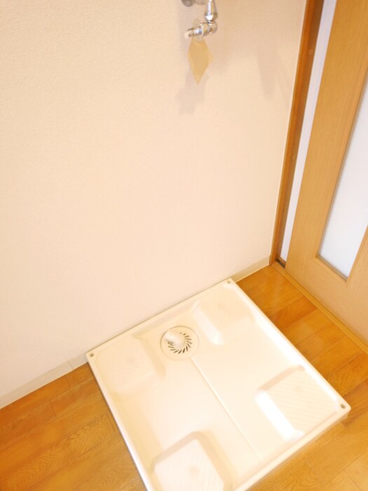 物件内観写真13　(洗濯機置場)