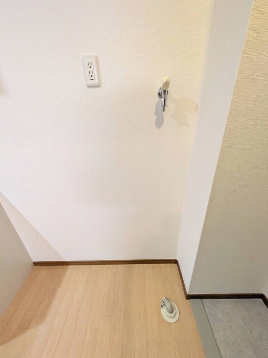 物件内観写真16　(洗濯機置場)