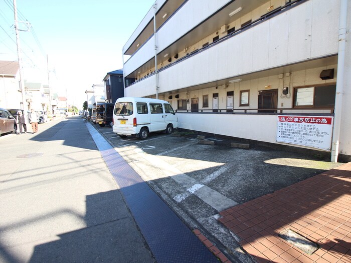 物件外観写真6　(駐車場)