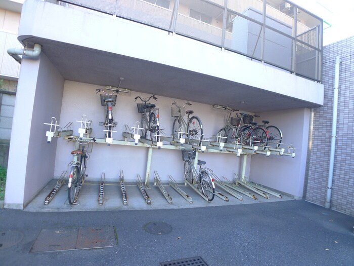 物件外観写真4　(駐輪場)