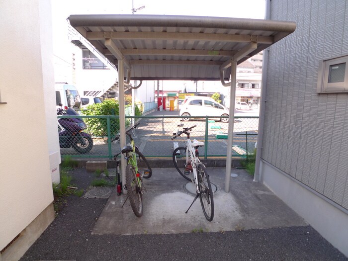 物件外観写真6　(駐輪場)