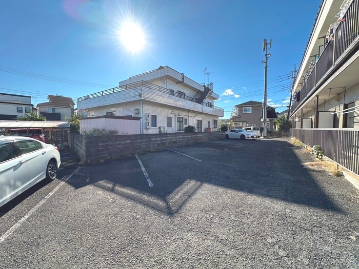物件外観写真4　(駐車場)