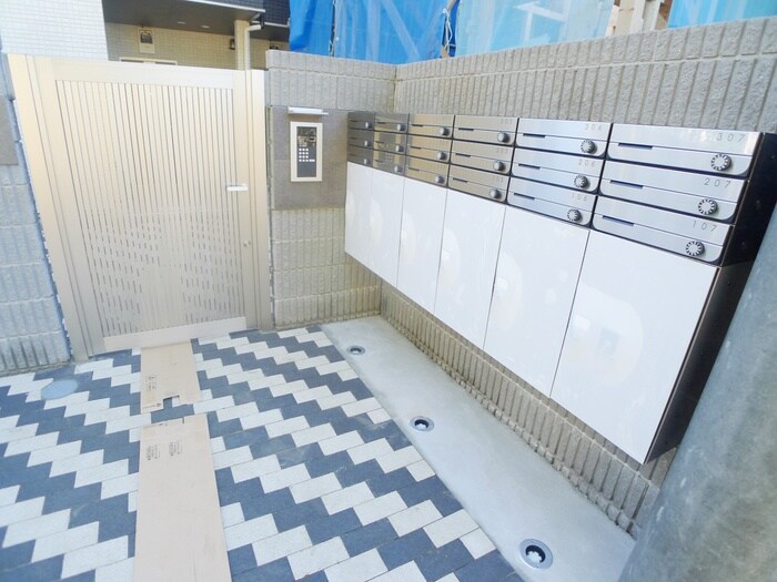 物件外観写真4　(エントランス部分)