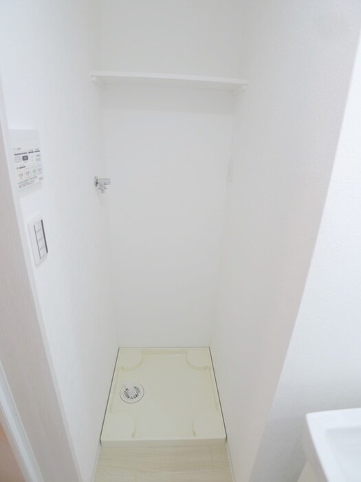 物件内観写真11　(洗濯機置場)