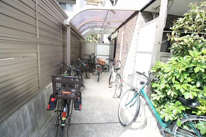 物件外観写真4　(駐輪場)