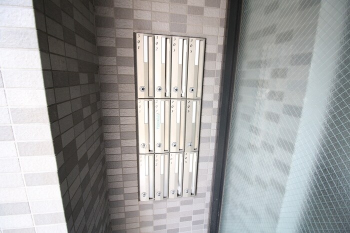 物件外観写真5　(エントランス部分)