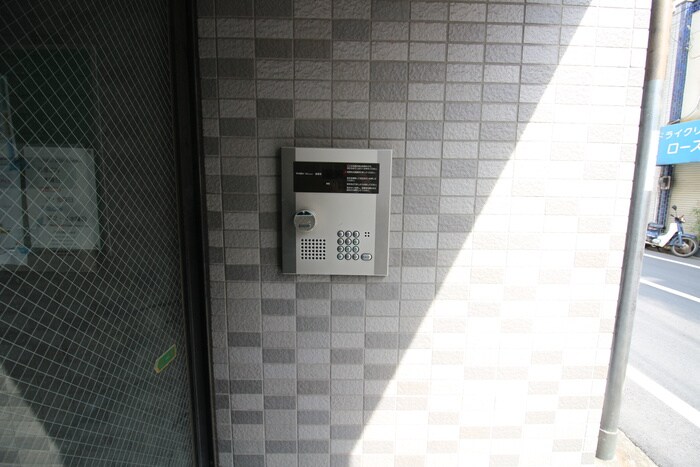 物件外観写真6　(エントランス部分)