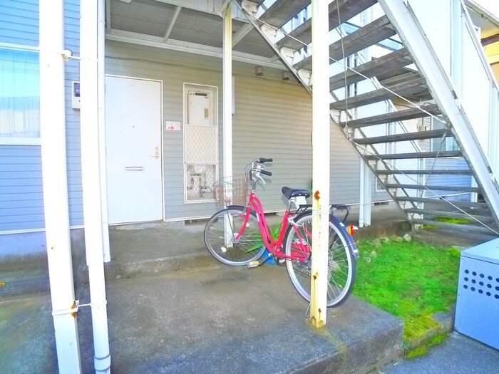 物件外観写真3　(駐輪場)