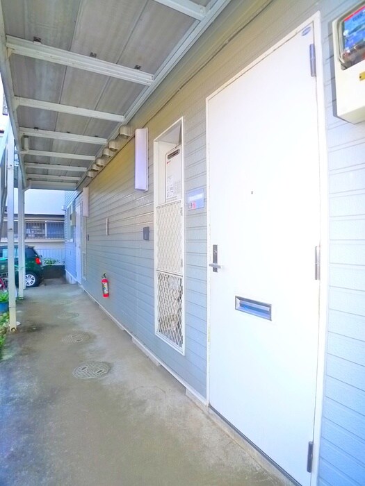 物件外観写真6　(エントランス部分)