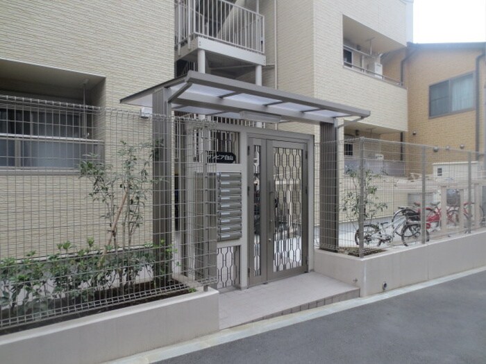 物件外観写真3　(エントランス部分)