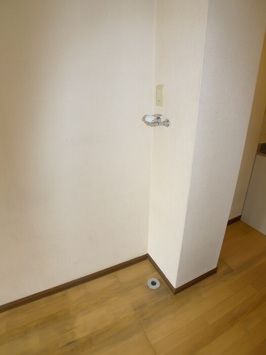 物件内観写真12　(洗濯機置場)