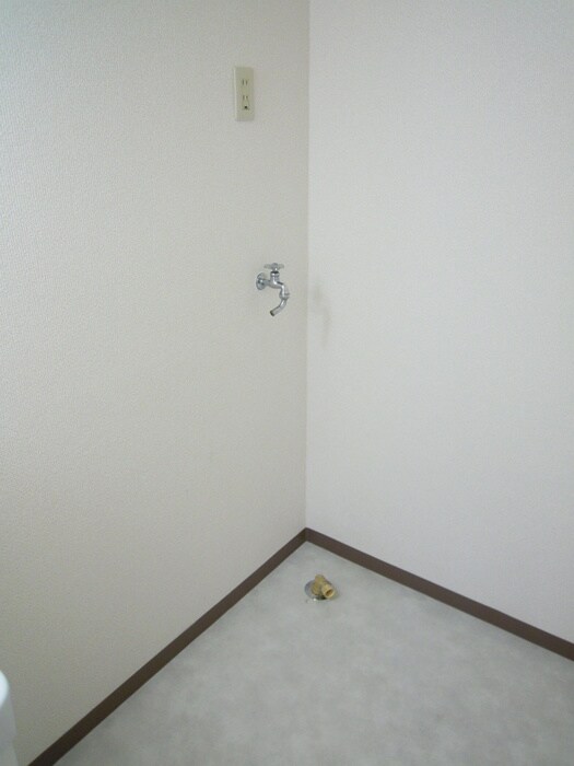 物件内観写真11　(洗濯機置場)