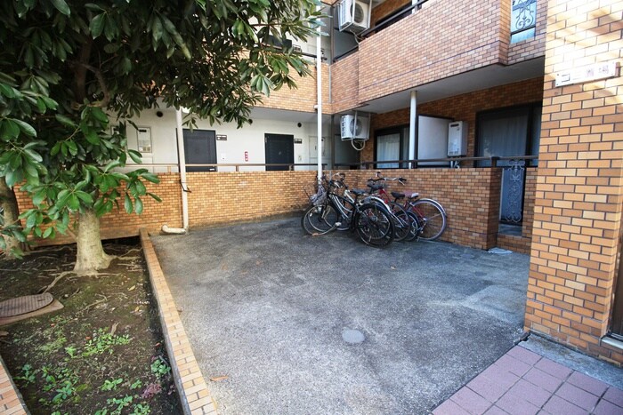 物件外観写真5　(駐輪場)