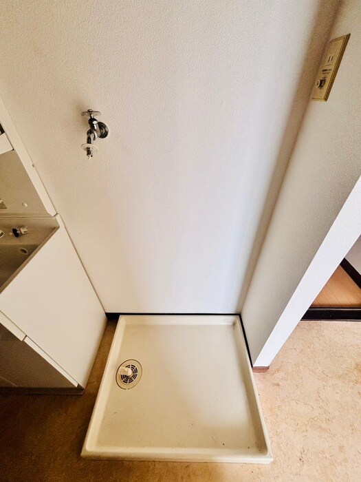 物件内観写真10　(洗濯機置場)