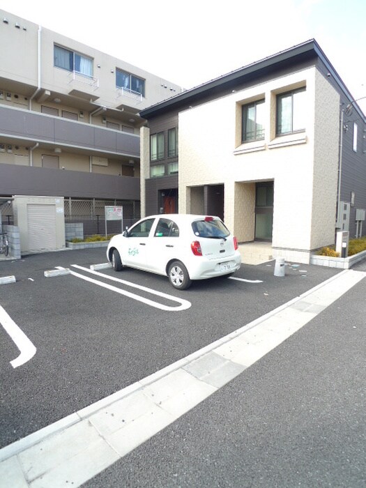 物件外観写真2　(駐車場)