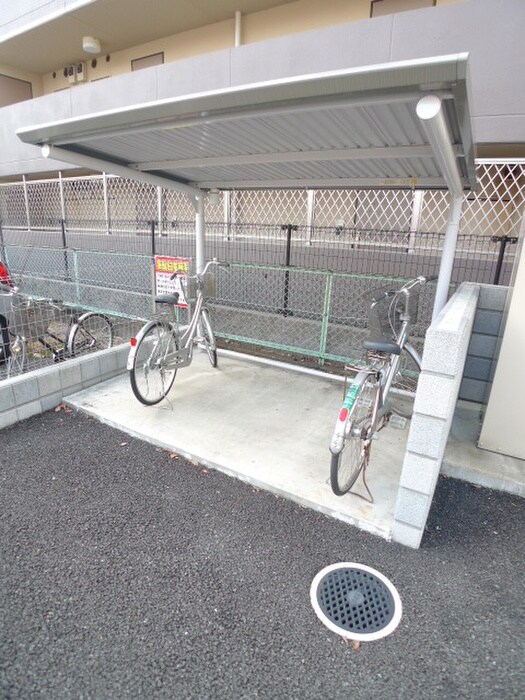 物件外観写真3　(駐輪場)