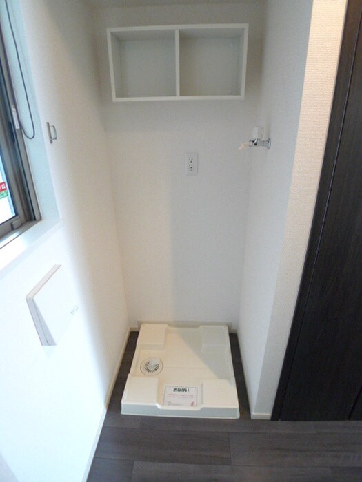 物件内観写真9　(洗濯機置場)