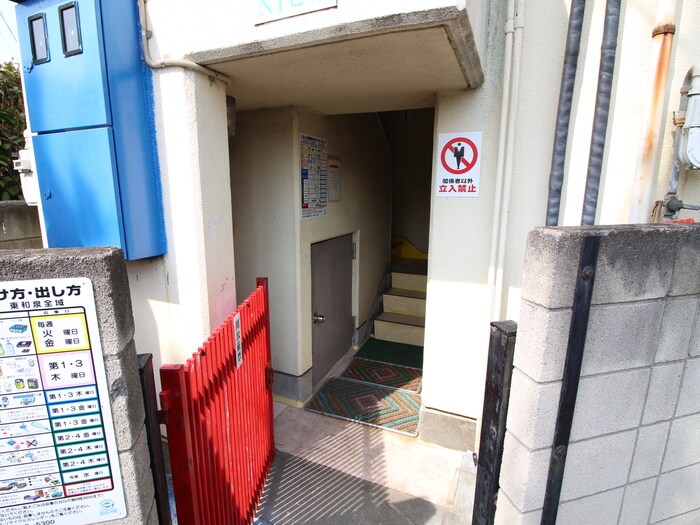 物件外観写真4　(エントランス部分)