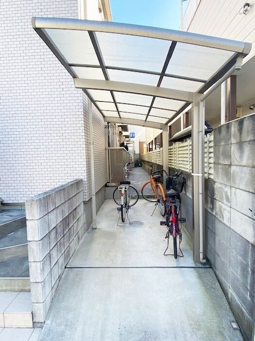 物件外観写真3　(駐輪場)