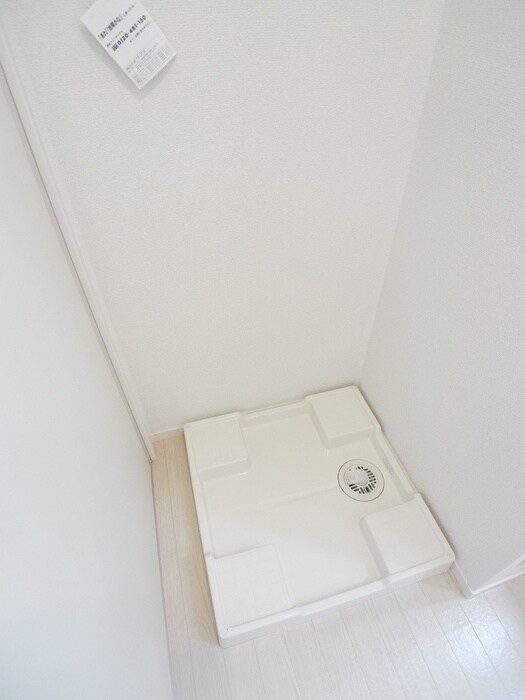 物件内観写真16　(洗濯機置場)