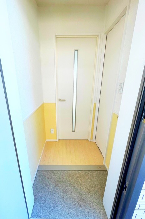 物件内観写真16　(玄関)