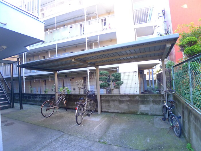 物件外観写真2　(駐輪場)