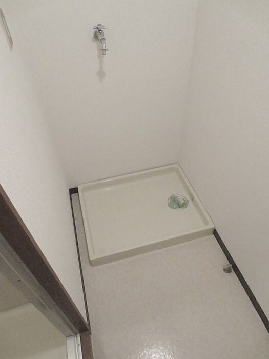 物件内観写真11　(洗濯機置場)