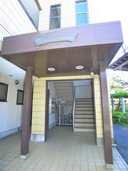 物件外観写真4　(エントランス部分)