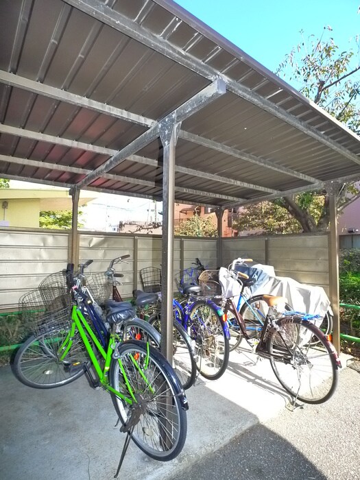 物件外観写真5　(駐輪場)