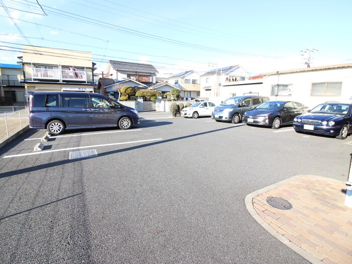 物件外観写真3　(駐車場)