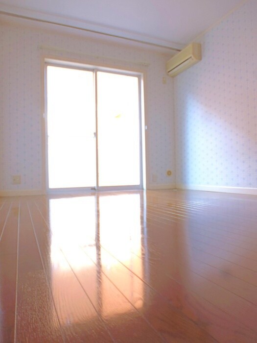 物件内観写真5　(室内からの展望)