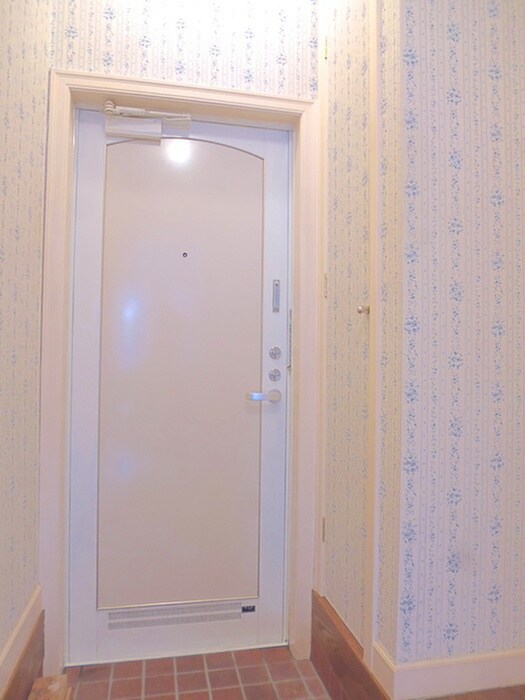 物件内観写真13　(玄関)