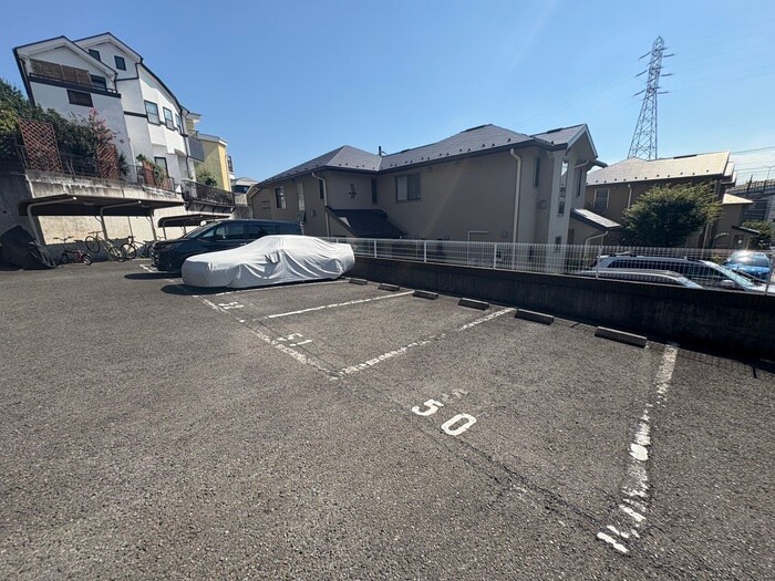 物件外観写真3　(駐車場)