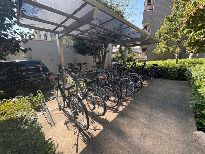 物件外観写真4　(駐輪場)