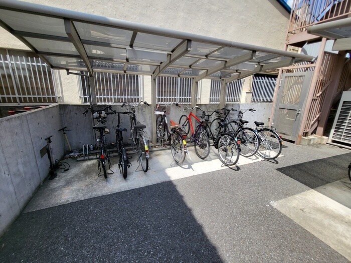 物件外観写真6　(駐輪場)