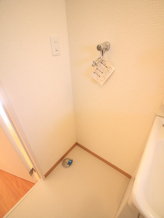 物件内観写真17　(洗濯機置場)