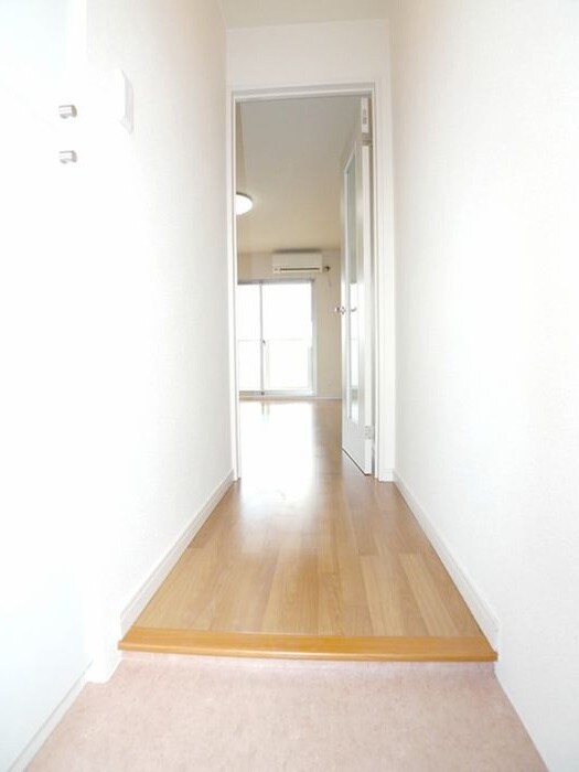 物件内観写真18　(廊下)