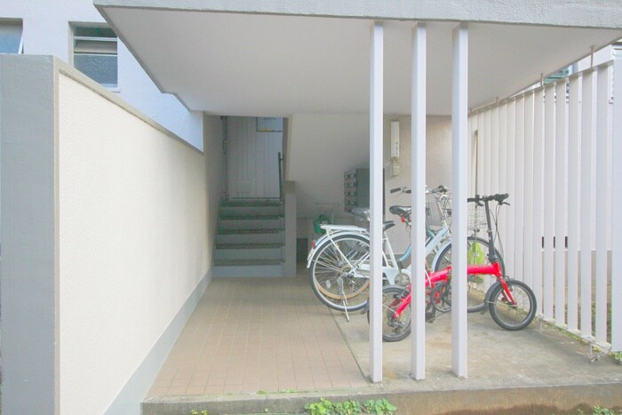 物件外観写真4　(エントランス部分)