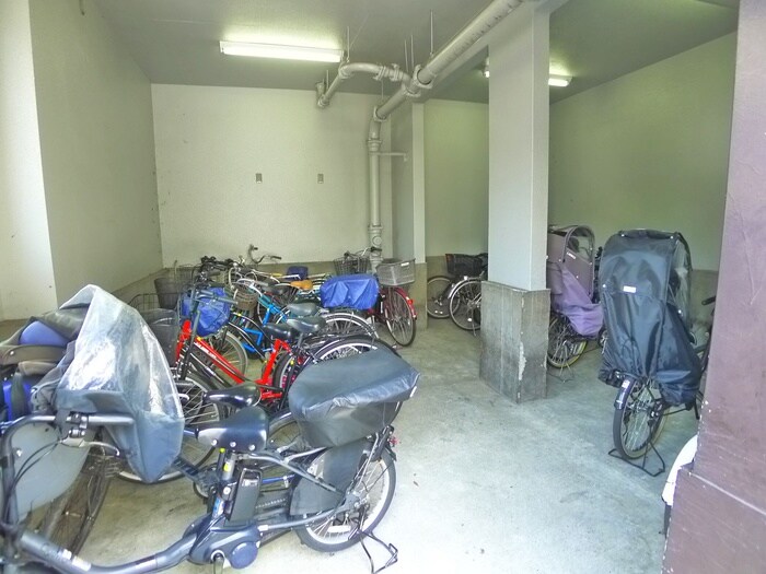 物件外観写真3　(駐輪場)