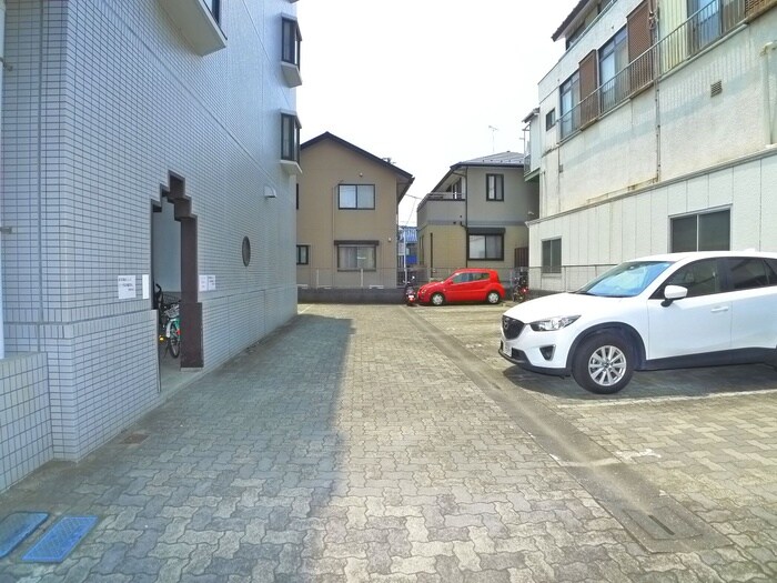 物件外観写真5　(駐車場)