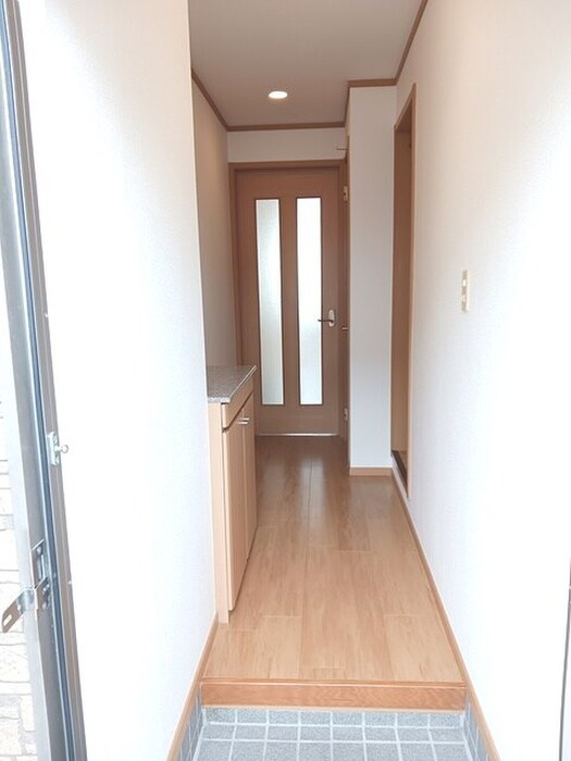 物件内観写真14　(玄関)