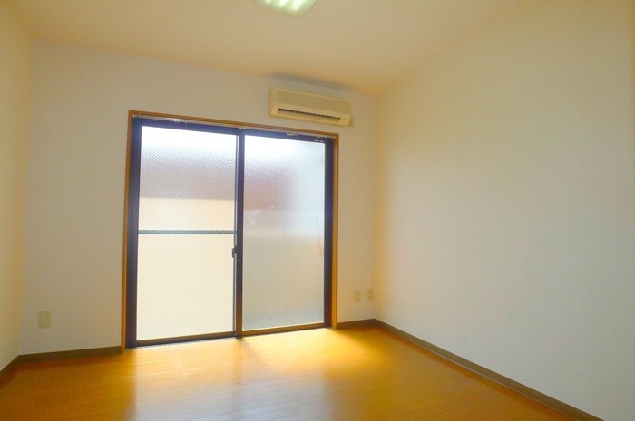 物件内観写真8　(室内からの展望)